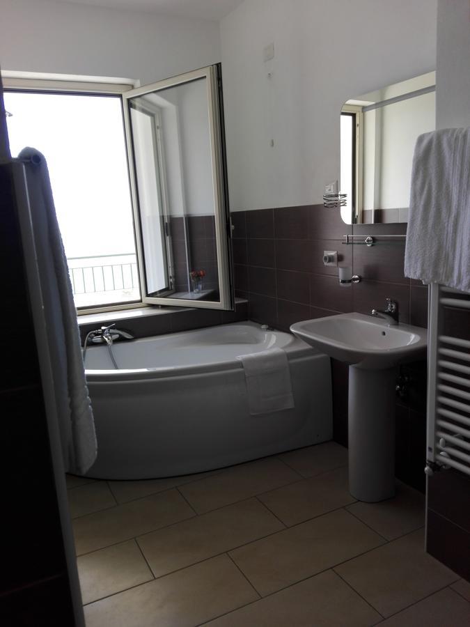 La Nave Sul Mare Di Taormina Bed & Breakfast Letojanni Exterior photo
